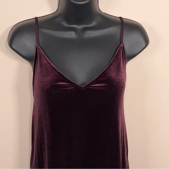Size 6 Halogen Burgundy Red Velour Tank Y2K Style Stretch Goth Sleeveless Vneck - Picture 3 of 11